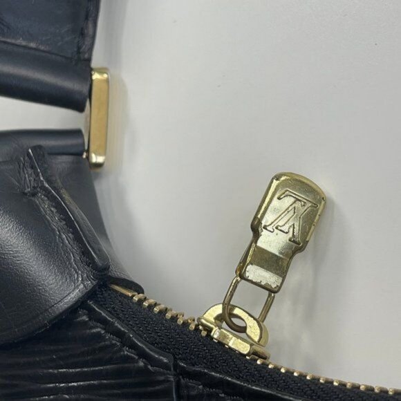 Authentic LOUIS VUITTON Epi Leather Matsy Vintage Black Shoulder Bag Purse Tote - Picture 7 of 8